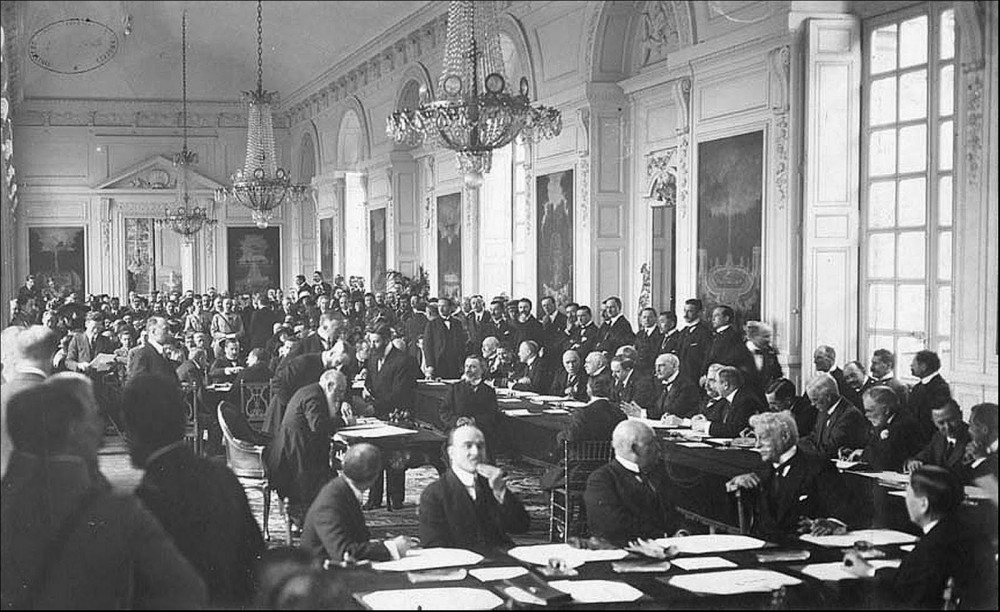 Semnarea Tratatului de la Trianon în 4 iunie 1940