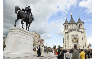 Cu faţa spre Catedrala Ortodoxă şi spre Cetate: statuia ecvestră a voievodului Mihai Viteazul, dezvelită oficial - Moment istoric la Oradea