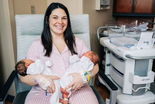 Caz rar: o femeie cu uter dublu din Alabama, a născut gemene în zile diferite