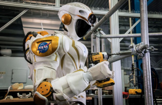 Roboţi umanoizi pentru zone periculoase şi care vor urca printre stele - Următoarea frontieră