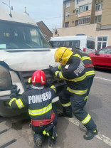 În coliziunea produsă la Salonta au fost implicate 17 persoane - Accident între un microbuz și o dubă