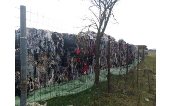 Ineu de Criş şi Vadu Crişului au ajuns depozite clandestine de deşeuri  - Un munte de gunoaie adus din Italia