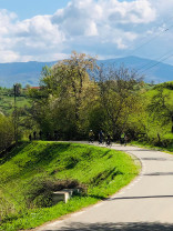 Platoul Carstic Vaşcău, printre dealuri și doline - Cu bicicleta hai-hui