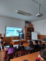 Elevii din Borod s-au întâlnit cu judecătorul Cristi Danileţ - Ora de educaţie juridică