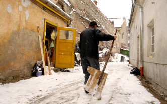 ​Persoanele fizice și juridice din Oradea - Obligate să curețe zăpada din fața imobilelor