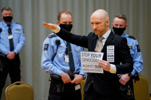 Neonazistul Anders Breivik a cerut eliberare condiţionată - 77 de crime, 10 ani detenţie
