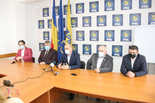 Agenda politică - Negocierile se fac la București
