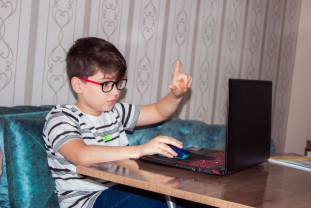 Anchetă Salvați Copiii - Jungla internetului nu e pentru copii!
