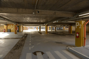 În parcarea subterană şi Centrul Civic - Accesul se face cu plată