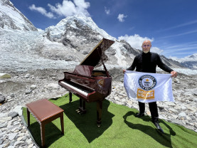 Ambiție de Cartea Recordurilor - Thurzó Zoltán a cântat două ore la peste 5.200 de metri altitudine