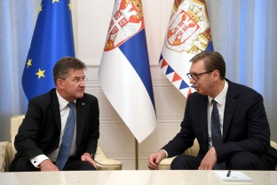 Acord istoric - Se va putea călători liber între Kosovo şi Serbia