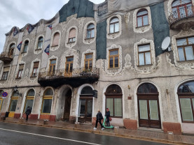 Impunătoarele palate Adorján din Oradea - Intră în reabilitare