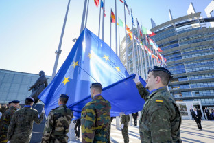 Parlamentul European a votat pentru consolidarea industriei de apărare - Achiziţii militare comune