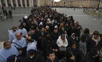 Mii de credincioşi au sosit la Vatican - Un ultim omagiu fostului papă Benedict al XVI-lea