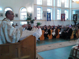 Beiuş. Episcopul Virgil Bercea a oficiat liturghia - Hramul bisericii greco-catolice
