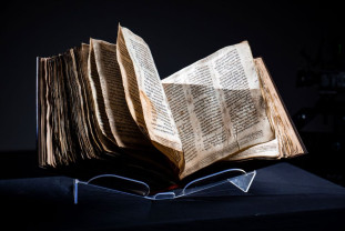 Cea mai veche Biblie ebraică din lume - Scoasă la licitație