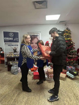 Peste 80 de copii și tineri din Bihor, premiaţi anul acesta - Cadoul din cutia de pantofi, ediția 2024