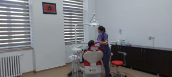 Patru cabinete stomatologice funcţionale, amenajate de DASO - Tratamente gratuite pentru elevi