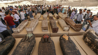 Sute de sarcofage cu mumii şi statui de bronz dezgropate ţn Saqqara - Descoperiri istorice în Egipt