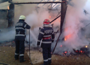 ​​​​​​​Casă cuprinsă de flăcări, în Oradea
