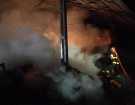 Focul a izbucnit la un depozit de material lemnos - Incendiu de amploare în Săcueni