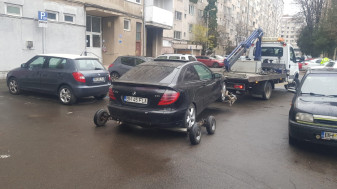 Mercedes abandonat pe Bulevardul Dacia - Autoturism ridicat de pe domeniul public