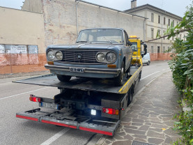 O maşină a fost parcată timp de 47 de ani în acelaşi loc - Atracție turistică în Italia