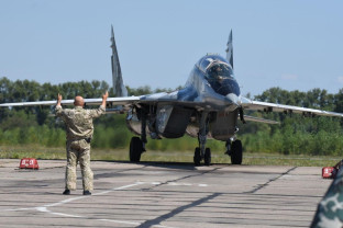 ​Ucraina a primit avioane de luptă, piese de schimb şi rachete antiaeriene - Ajutor din Occident