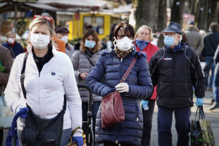 În Oradea, masca devine obligatorie și în spațiile deschise - Revin vechile restricţii