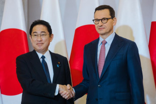 Premierul Japoniei, în vizită oficială în Polonia - O alianţă periculoasă
