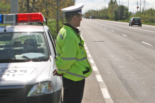 Poliţiştii au acţionat pe DN1 şi pe DN79, în paralel cu cei din Cluj şi Arad - Radare în cascadă pe două drumuri din Bihor 