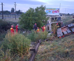 Femeie moartă după ce a rămas blocată sub marfa dintr-o autoutilitară - Accident grav pe DN1