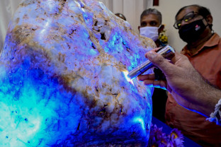 Un safir gigant de 310 kilograme, scos la licitaţie - Regina Asiei va sparge recorduri