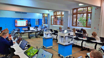 În școlile din Bihor - Bani pentru laboratoare inteligente