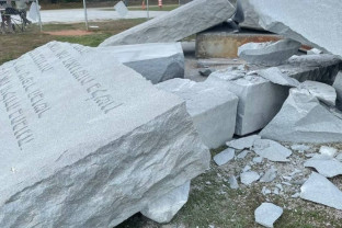 Georgia, SUA. Monument controversat aruncat în aer - „Pietrele satanice”, demolate