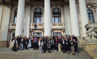 Experiență culturală pentru elevii Liceului de Arte din Oradea - O zi la teatru