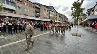 Beiușenii au sărbătorit Ziua Armatei: - Depuneri de coroane, spectacol patriotic și defilare a Gărzii de Onoare