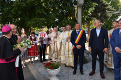 Vizită istorică - Nunțiul Apostolic s-a rugat alături de beiușeni