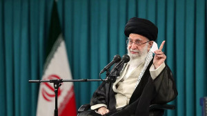 Ayatollahul Khamenei, liderul suprem al Iranului, amenință SUA - Vă scufundăm portavionul!
