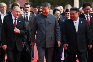 China este „de neoprit, spune Xi alături de Putin şi Kim - Toamna dictatorilor