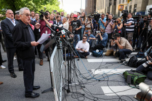 Robert De Niro l-a criticat pe Trump în faţa tribunalului din New York - Un clovn care poate deveni tiran