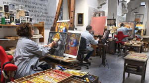 Un mic atelier se ocupă de conservarea mozaicurilor de la Vatican  - Artiștii operelor eterne