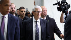 Sandalul Jeffrey Epstein continuă la nesfârșit cu scuzele miliardarilor implicați - „Intenționa să mă șantajeze”