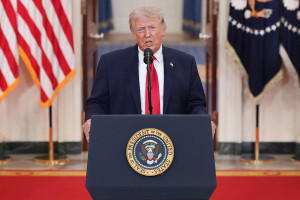 Raiduri israeliano-americane furibunde în Iran, explozii pe Insula Kharg, trafic feroviar suspendat  - Amenințări fără precedent