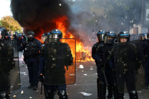 Poliția a pierdut controlul în unele orașe, recunoaște ministrul de interne - Violențe nestăvilite în Franța