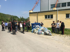 Zeci de elevi au participat la o acţiune în zona Halta  - Ecologizare în Vadu Crişului