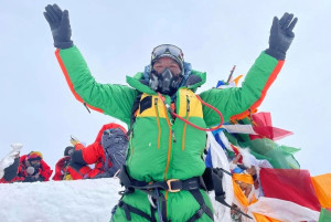Alpinist pentru a 30-a oară pe vârful Everest - Un record mondial