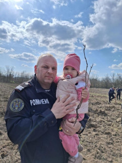 „Bihorul Plantează” - Pompierii s-au alăturat campaniei