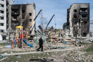 Kievul se teme că discuțiile sunt o nouă tactică a Rusiei de a trage de timp - Tergiversează și bombardează