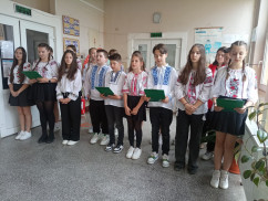 Ștei. Școala Gimnazială „Miron Pompiliu” - „Glorie eroilor neamului”